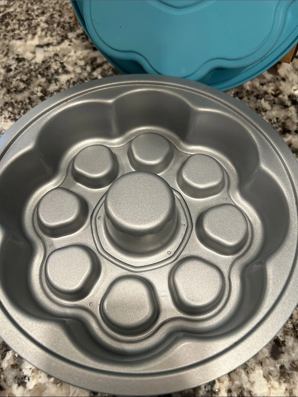 Pampered Chef Teal and Silver Secret Center Cake Pan